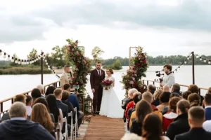 Nad tymi jeziorami w Polsce weźmiesz ślub na pomoście